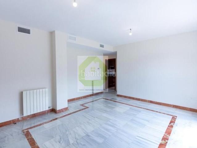 Ático en venta en Granada, Crta. De la Sierra. GranadaAtico. Áticos.