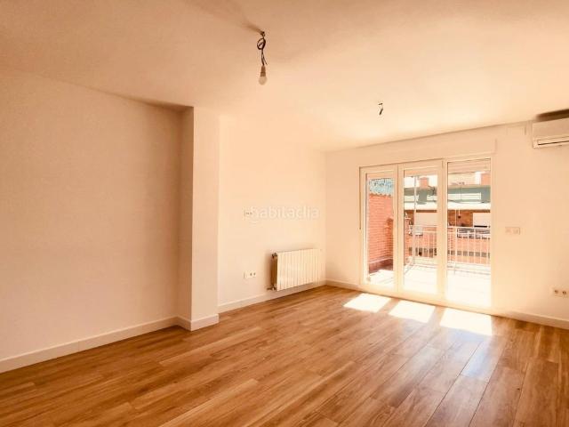Ático en venta en Granada, Plaza de Toros. ATICO REFORMADO CON TERRAZA. Áticos.
