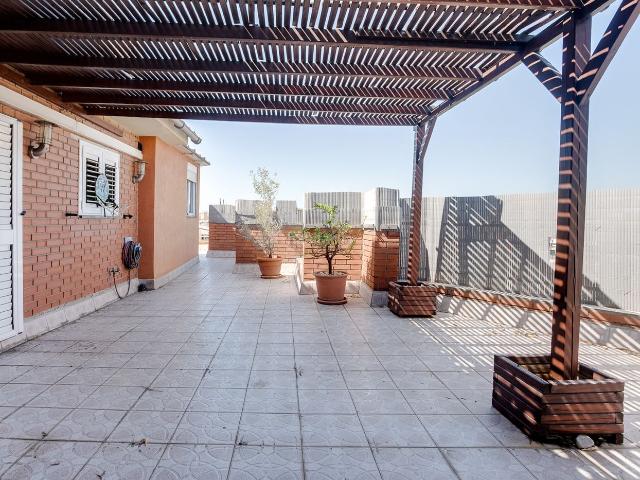 Ático en venta en Hospitalet de Llobregat L´, La Florida. TRES HABITACIONES TRES TERRAZAS. Áticos Hospitalet de Llobregat.