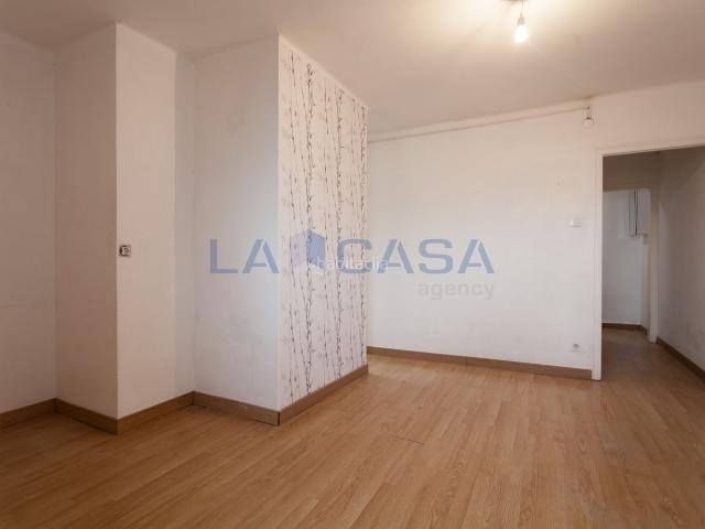 Ático en venta en Hospitalet de Llobregat L´, Les Planes. El Ático de tus Sueños! Luminoso 6º Piso con Ascensor y Balcón. Áticos Hospitalet de Llobregat.
