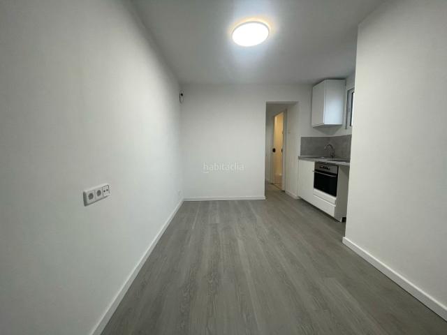 Ático en venta en Hospitalet de Llobregat L´, Sant Josep. Ático ALQUILADO y reformado Ideal para inversores. Áticos Hospitalet de Llobregat.