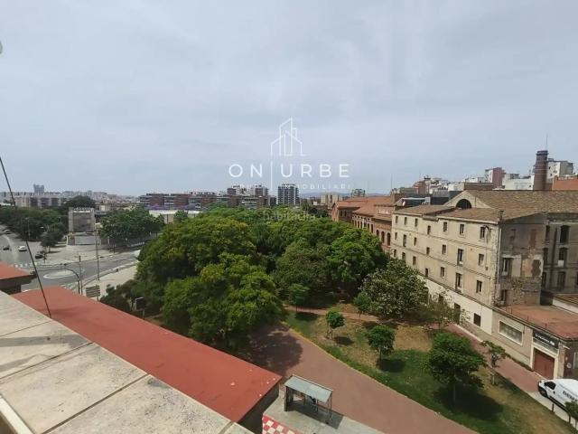 Ático en venta en Hospitalet de Llobregat L´, Sant Josep. Espectacular Ático Duplex en calle Rosalia de Castro en LHospitalet de Llobregat. Áticos Hospitalet de Llobregat.