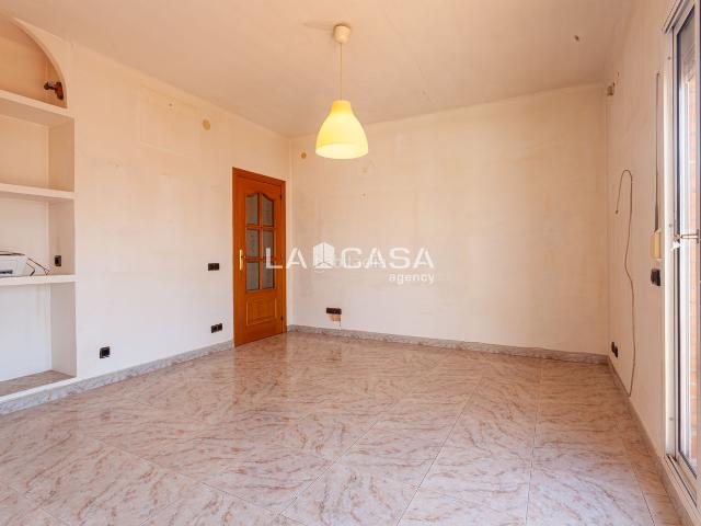 Ático en venta en Hospitalet de Llobregat L´, Santa Eulàlia. Ático de 94 m con 3 dormitorios y ascensor en LHospitalet de Llobregat. Áticos Hospitalet de Llobregat.