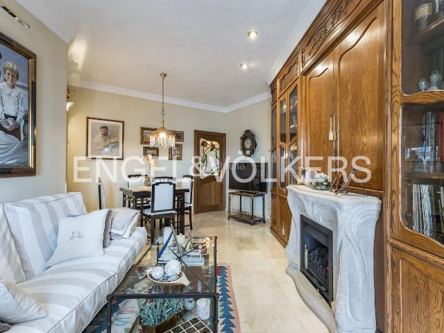 Ático en venta en Hospitalet de Llobregat L´, Santa Eulàlia. Ático elegante con 66m de terraza en la mejor zona de Santa Eulàlia. Áticos Hospitalet de Llobregat.