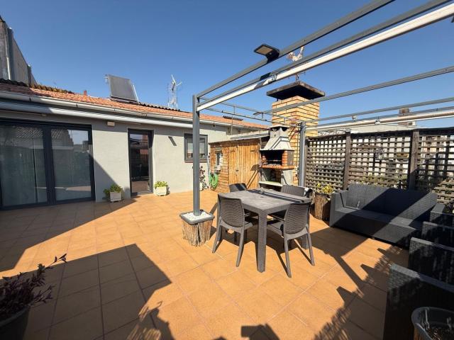 Ático en venta en Igualada, Poble Sec. Espectacular ático con gran terraza en el corazón del barrio del Poble Sec en Igualada. Áticos.