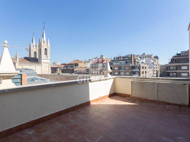Ático en Venta en Jerónimos