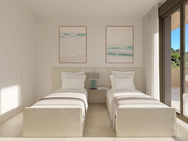 Ático en venta en La Alcaidesa. Ático de obra nueva en La Alcaidesa con jardín, terraza y excelentes zonas comunes. Áticos La.