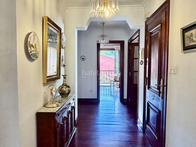 Ático en venta en Liérganes. Elegancia, historia y un sinfín de posibilidades en el corazón de Liérganes Hay viviendas que simplemente se visitan y otras que s. Áticos.