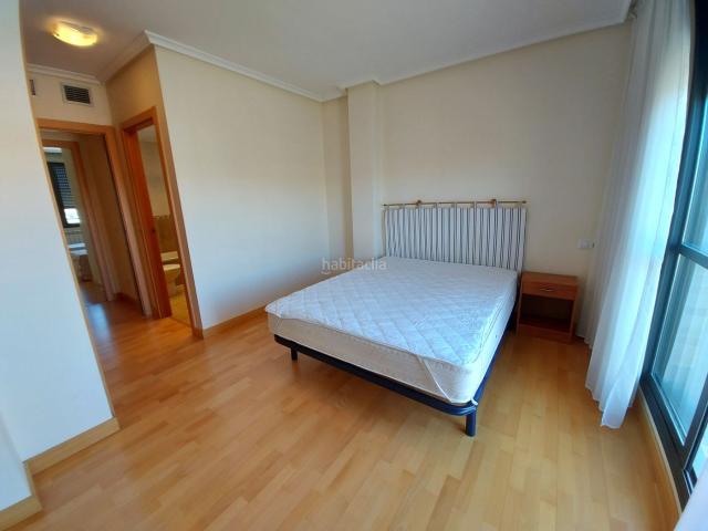 Ático en venta en Logroño, Los Lirios. Excelente ático con terraza de 20 m2, garaje y trastero en la zona de Los Lirios de Logroño. Áticos.