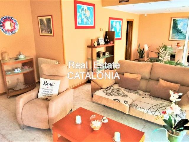 Ático en venta en Lloret de Mar, Centre Costa Brava. Piso soleado con vistas despejadas hacia el mar. Áticos Lloret de.
