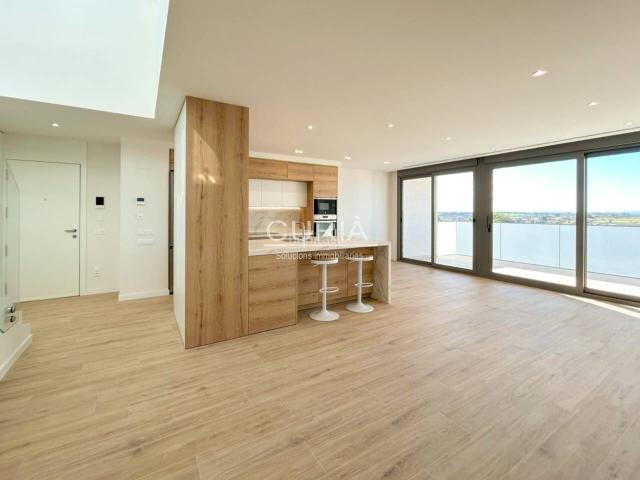 Ático en venta en Lleida, Ciutat Jardí. IMPRESIONANTE ATICO DUPLEX CON TERRAZA, PARKING OPCIONAL Y ZONA COMUNITARIA EN CIUTAT JARDI. Áticos.