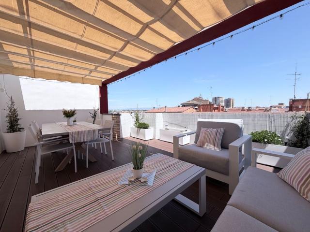 Ático en venta en Lleida, Príncep de Viana Clot Xalets Humbert Torres. Ático reformado en Humbert Torres con parking y trastero. Áticos.