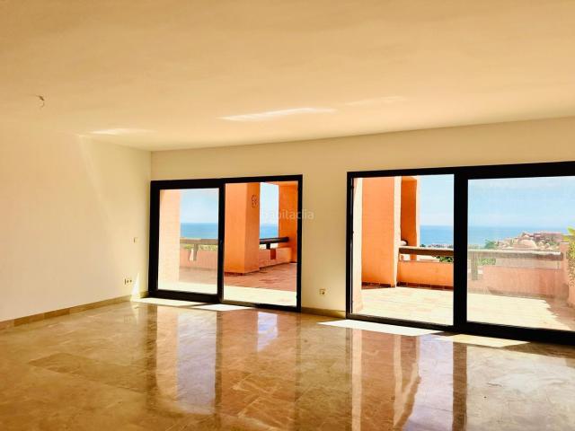 Ático en venta en Manilva, Manilva Pueblo. Ático espectacular de 3 dormitorios con vistas panorámicas frente al mar. Áticos.