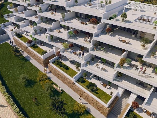 Ático en venta en Manilva, San Luis de Sabinillas. Ático de 2 dormitorios y 2 baños con solarium y vistas al mar. Manilva. Áticos.