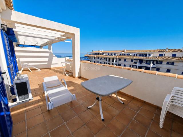 Ático en venta en Manilva, San Luis de Sabinillas. Precioso ático de 1 dormitorio con terraza, garaje, en primera línea de la playa y cerca de todos los servicios en La Noria III, S. Áticos.