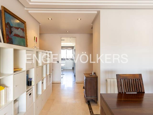 Ático en venta en Madrid, Conde Orgaz Piovera. Fabuloso ático con terraza en Conde de Orgaz. Áticos.