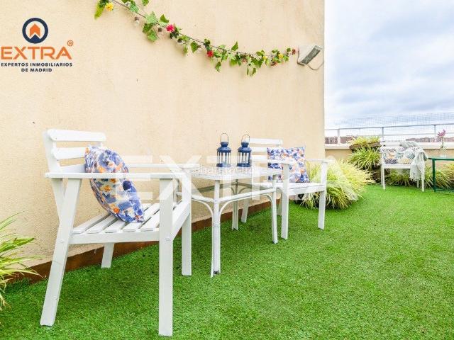 Ático en venta en Madrid, Adelfas. Ático con vistas despejadas y amplia terraza de esquina. Áticos.