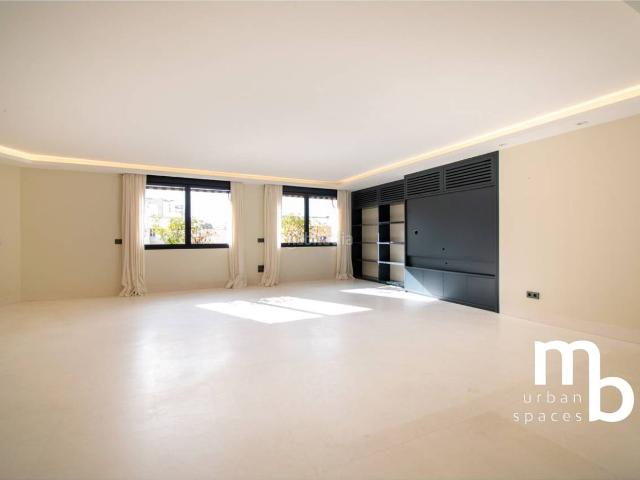 Ático en venta en Madrid, Almagro. Ático reformado en venta en Almagro. Áticos.