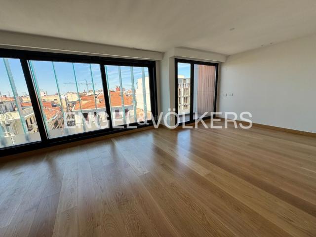 Ático en venta en Madrid, Almagro. Impresionantes vistas en ático de Almagro. Áticos.