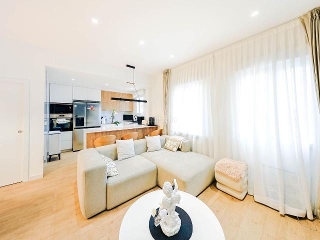 Ático en venta en Madrid, Lista. Exclusiva vivienda de diseño en Francisco Silvela: luz, elegancia y ubicación privilegiada. Áticos.