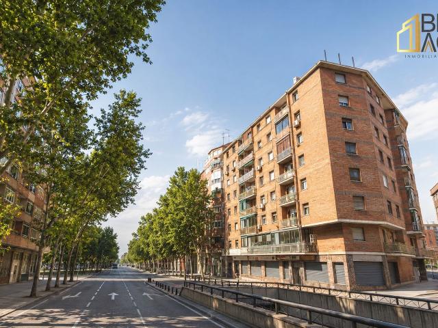 Ático en venta en Madrid, Palos de Moguer. Ático reformado en 2025 con terraza, vistas abiertas y cocina integrada junto a Atocha. Áticos.