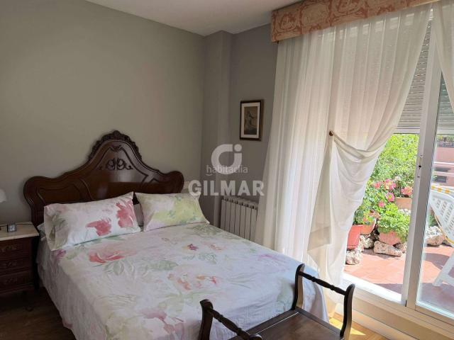 Ático en venta en Madrid, Rosas Musas. Descubre este encantador ático ubicado en el barrio de Rosas, dentro del distrito de San Blas, Madrid. Este exclusivo inmueble cue. Áticos.