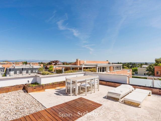 Ático en venta en Madrid, Valdemarín. Ático con terraza y piscina comunitaria en Valdemarín. Áticos.