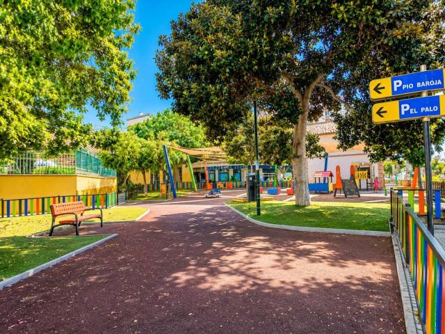 Ático en venta en Málaga, El Palo. Gran piso con terraza y muchísima luz a un paso del Paseo Marítimo de El Palo. Áticos.