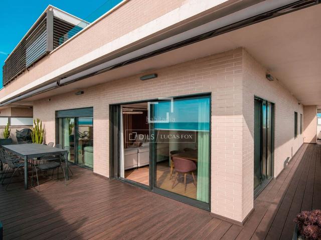 Ático en venta en Málaga, Paseo Marítimo Oeste Pacífico. Ático dúplex reformado con vistas al mar, en venta en primera línea de playa en Pacífico, Málaga. Áticos.