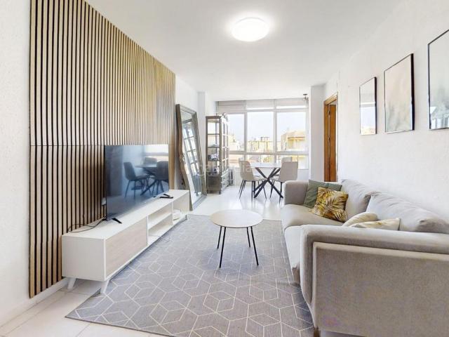 Ático en venta en Málaga, Perchel Norte. Exclusiva vivienda en última planta en Gamarra con vistas despejadas ORIENTACION SUR. Áticos.
