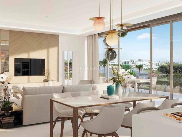 Ático en venta en Marbella, Bahía de Marbella. Ático de lujo en venta en Bahía de Marbella con piscina privada, solárium y vistas al campo de Golf. Áticos.