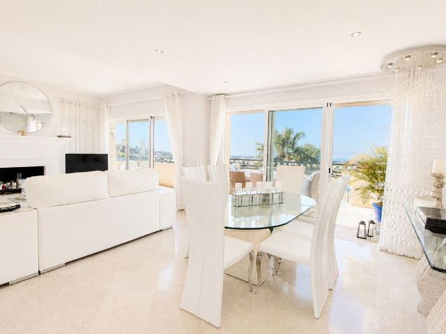 Ático en venta en Marbella, Elviria. Ático de 3 dormitorios en Elviria. Áticos.