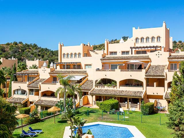 Ático en venta en Marbella, Elviria. Impresionante ático dúplex completamente reformado en Elviria, Marbella Este. Áticos.
