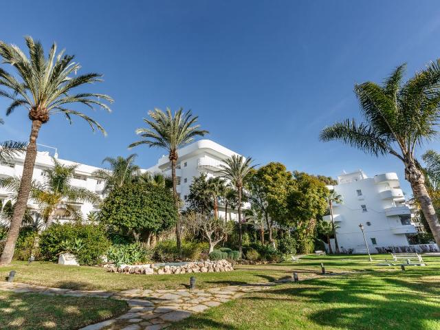 Ático en venta en Marbella, La Carolina Guadalpín. Ático Dúplex en Milla de Oro Nagüeles. Áticos.