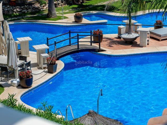 Ático en venta en Marbella, Los Naranjos. Lujoso ático dúplex con vistas al mar, domótica avanzada, diseño exclusivo y servicios tipo resort. Áticos.