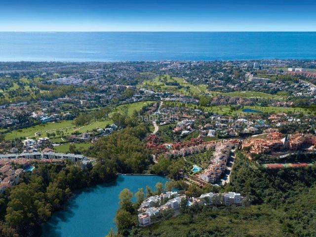 Ático en venta en Marbella, Los Naranjos. Modernos apartamentos en Nueva Andalucía. Áticos.
