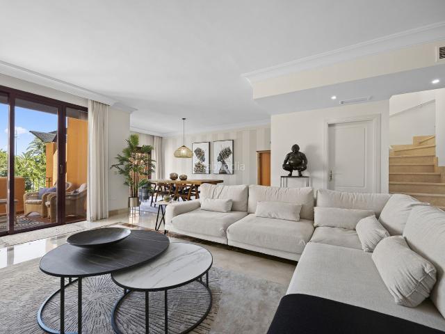 Ático en venta en Marbella, Nueva Alcántara. Excepcional lado de la playa, impresionante ático dúplex, 3 dormitorios, 3 baños, en la Bahía Alcantara, San Pedro de Alcantara, M. Áticos.