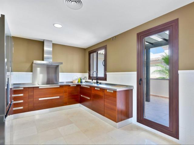 Ático en venta en Marbella, Nueva Andalucía centro. Ático en venta en Nueva Andalucía. Áticos.
