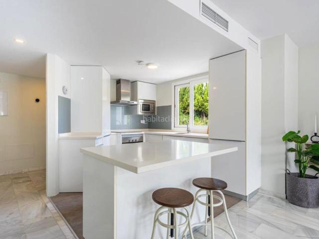 Ático en venta en Marbella, Nueva Andalucía centro. Ático espacioso y luminoso de dos dormitorios en la exclusiva Ivy Residence. Áticos.