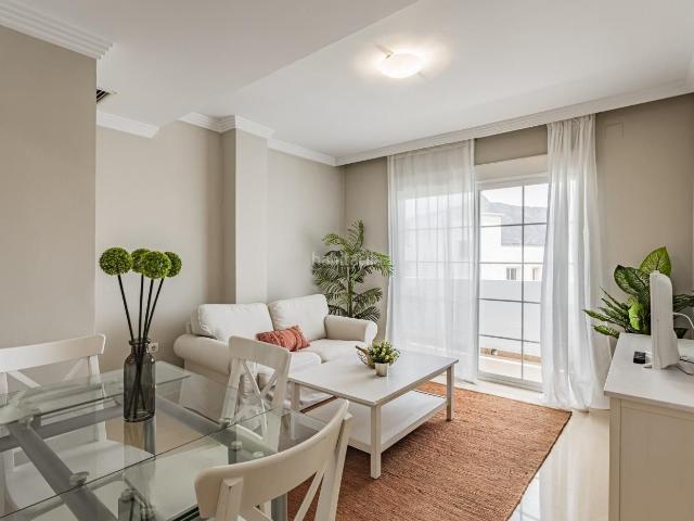 Ático en venta en Marbella, Nueva Andalucía centro. Ático reformado de 2 dormitorios y 1 baño en Nueva Andalucía, Marbella. Áticos.