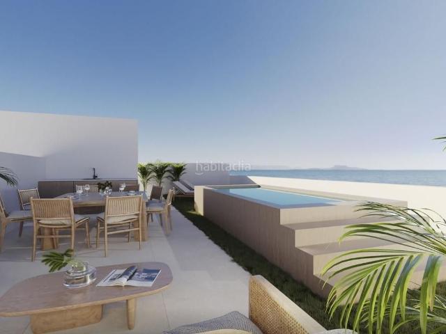Ático en venta en Marbella, San Pedro de Alcántara Pueblo. Lujosa vida costera en la mejor ubicación de la Costa del Sol. Áticos.