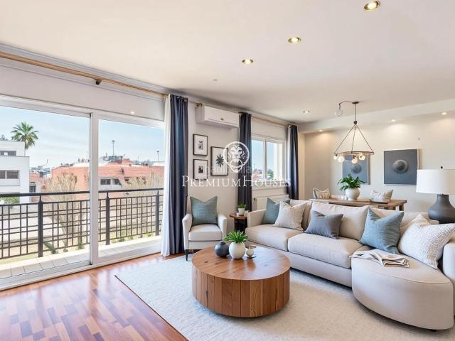 Ático en venta en Mataró, Centre. Espectacular ático tríplex de grandes dimensiones en venta en el centro de Mataró. Áticos.