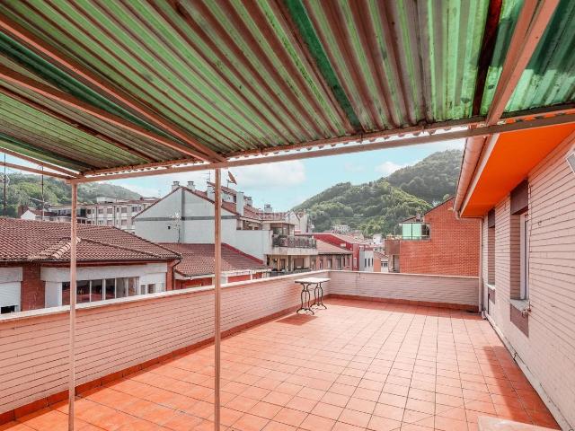 Ático en venta en Mieres, La Villa Bazuelo. ÁTICO CON TERRAZAS EN EL CENTRO DE MIERES. Áticos.