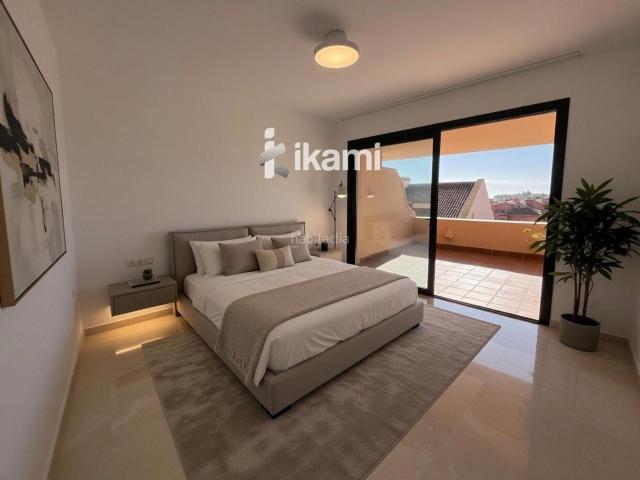 Ático en venta en Mijas, Calahonda. Ático dúplex de 3 dormitorios con vistas panorámicas al mar en Calahonda. Áticos.