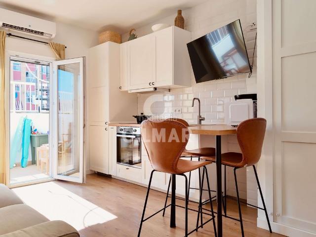 Ático en venta en Mijas, Centro. Descubre este encantador ático en altura situado en la tranquila zona de Las Lagunas de Mijas. Este inmueble, construido en 2006. Áticos.