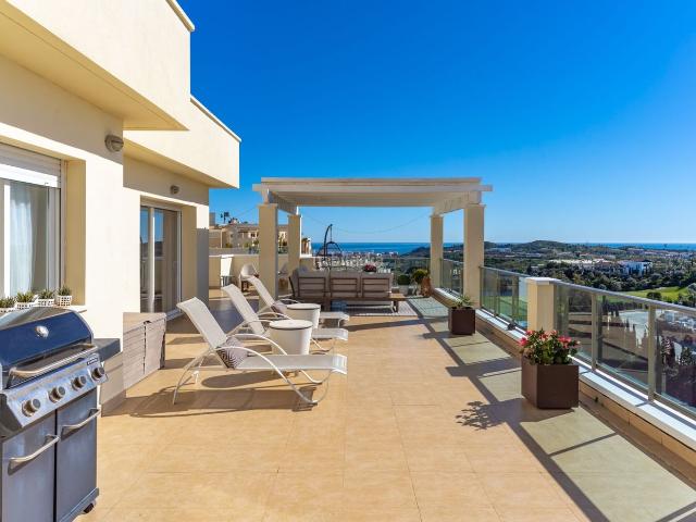 Ático en venta en Mijas, Hipódromo Cerrado del Águila. Ático de lujo con amplia terraza Cerros del Águila, Mijas. Áticos.