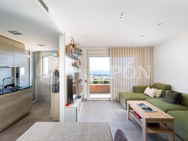 Ático en venta en Montgat. Exclusivo ático dúplex frente al mar. Áticos.