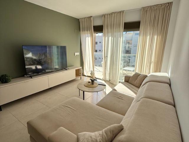 Ático en venta en Orihuela, Villamartín Las Filipinas. Ático exclusivo con 3 dormitorios en Villamartin, Orihuela Costa. Gran solárium, terraza, piscinas, trastero, aparcamiento, urbani. Áticos.