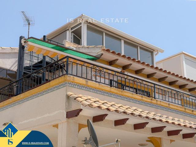 Ático en venta en Orihuela, Zeniamar Horizonte La Campana. Ático con piscina comunitaria, en la provincia de Alicante, en Orihuela Costa. 3 habitaciones 65 m² A 900 metros del mar. Áticos.
