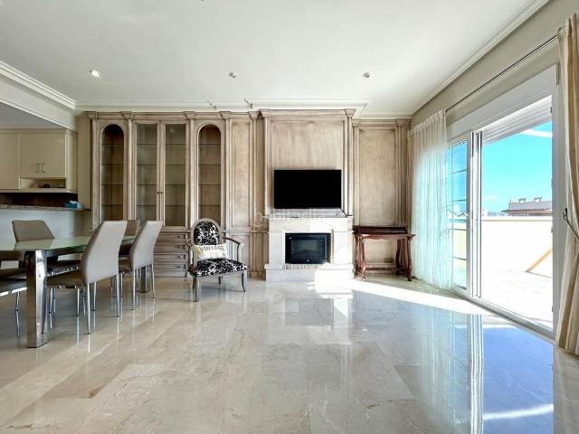 Ático en venta en Orihuela, Aguamarina. Aacutetico en primera liacutenea de mar en Cabo Roig con vistas al mar.Exclusivo aacutetico de 104 m2 en una de las zonas maacutes. Áticos.